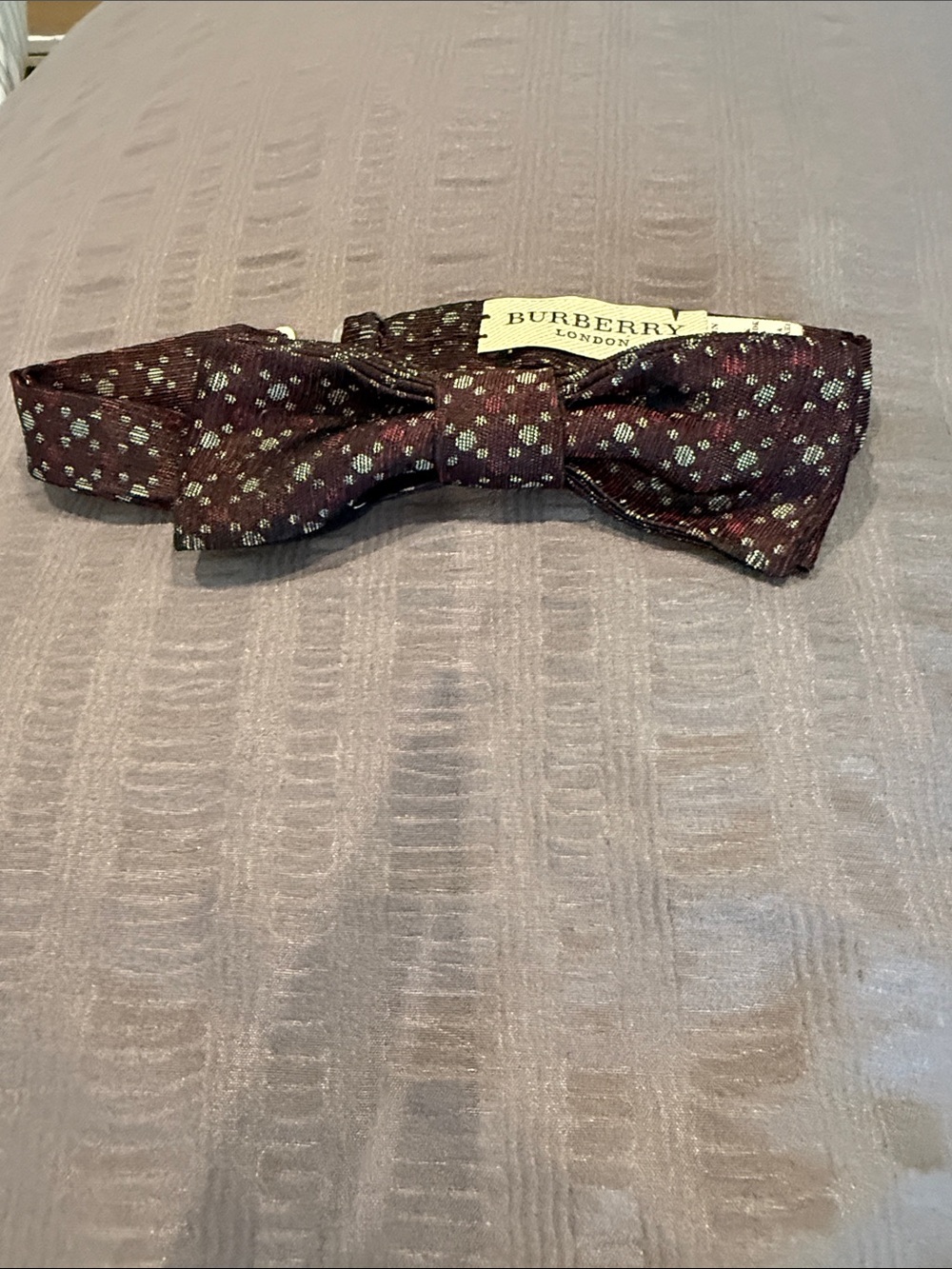 Burberry Men's Maroon Silk Patterned Bow Tie